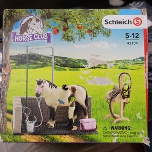 Schleich Horse Wash Area - New (Damaged Box) - Horse Club 42104